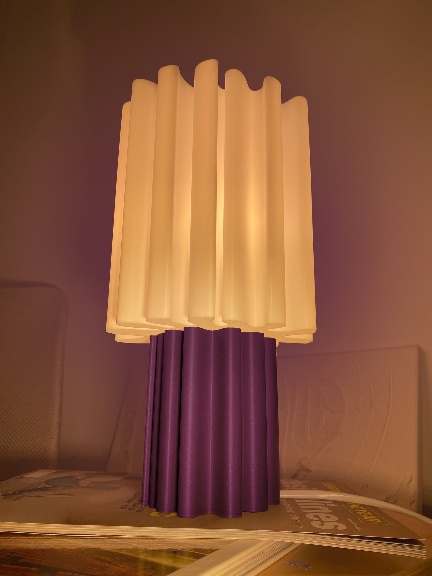 Dune Lamp - White (Purple Base)